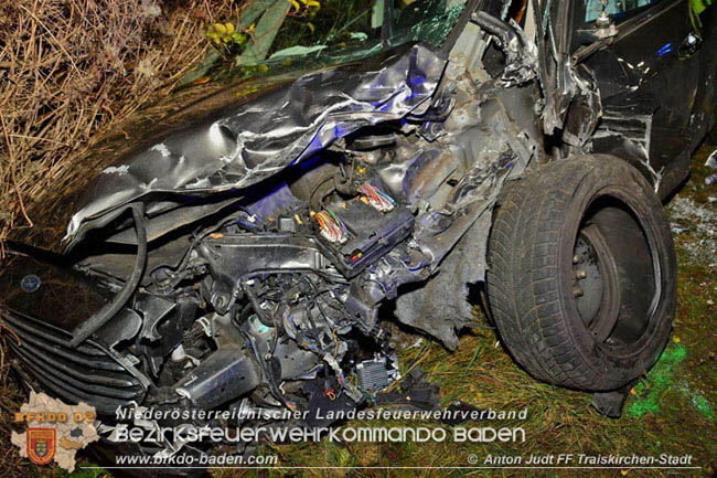 20201117 Verkehrsunfall auf der L157 Umfahrung Oeynhausen  Foto:  Anton Judt FF Traiskirchen-Stadt 