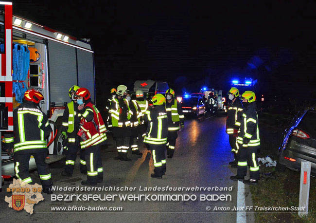 20201117 Verkehrsunfall auf der L157 Umfahrung Oeynhausen  Foto:  Anton Judt FF Traiskirchen-Stadt 