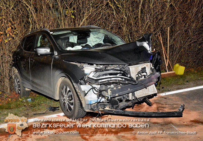 20201117 Verkehrsunfall auf der L157 Umfahrung Oeynhausen  Foto:  Anton Judt FF Traiskirchen-Stadt 