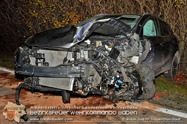 20201117 Verkehrsunfall auf der L157 Umfahrung Oeynhausen  Foto:  Anton Judt FF Traiskirchen-Stadt 