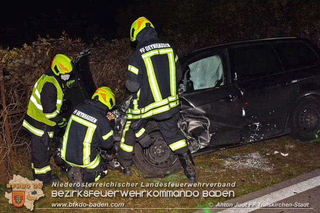 20201117 Verkehrsunfall auf der L157 Umfahrung Oeynhausen  Foto:  Anton Judt FF Traiskirchen-Stadt 