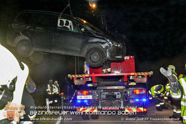 0201117 Verkehrsunfall auf der L157 Umfahrung Oeynhausen  Foto:  Anton Judt FF Traiskirchen-Stadt 