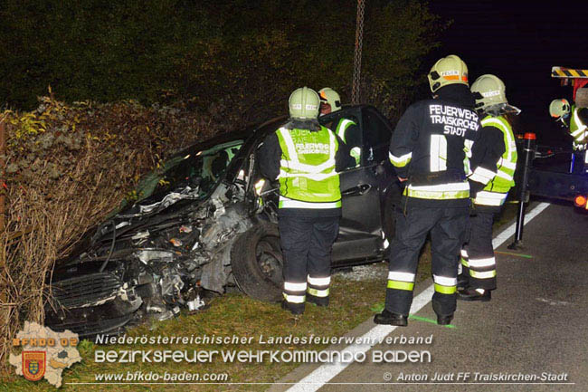 20201117 Verkehrsunfall auf der L157 Umfahrung Oeynhausen  Foto:  Anton Judt FF Traiskirchen-Stadt 