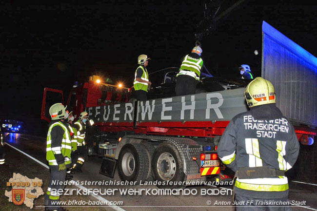 20201117 Verkehrsunfall auf der L157 Umfahrung Oeynhausen  Foto:  Anton Judt FF Traiskirchen-Stadt 