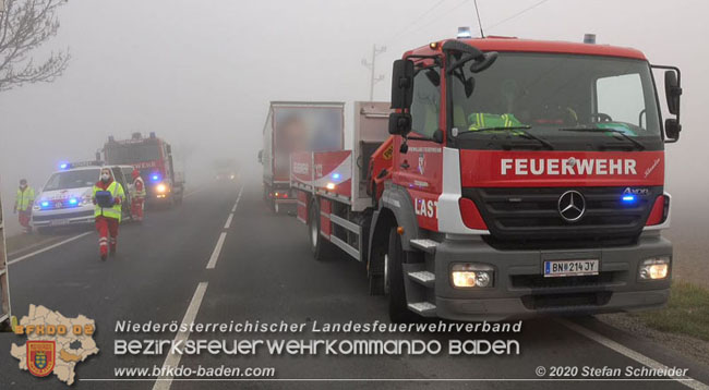 20201124 Schwerer Verkehrsunfall auf der LB17 zwischen Teesdorf und Günselsdorf  Foto: © Stefan Schneider BFKDO Baden