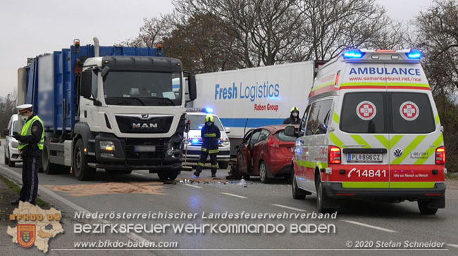 20201126 Schwerer Verkehrsunfall auf der LB210 im Freilandgebiet Traiskirchen-Tribuswinkel   Foto:  Stefan Schneider BFKDO BADEN