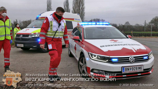 20201126 Schwerer Verkehrsunfall auf der LB210 im Freilandgebiet Traiskirchen-Tribuswinkel   Foto:  Stefan Schneider BFKDO BADEN