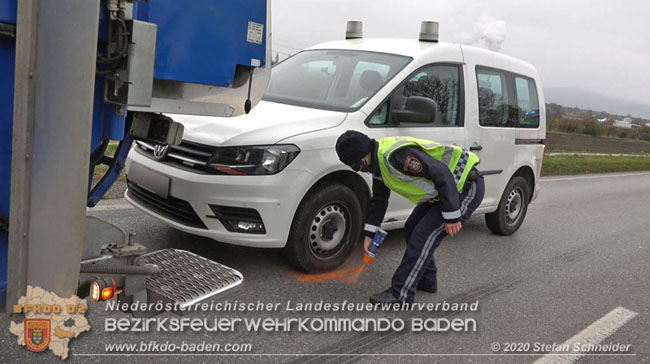 20201126 Schwerer Verkehrsunfall auf der LB210 im Freilandgebiet Traiskirchen-Tribuswinkel   Foto:  Stefan Schneider BFKDO BADEN