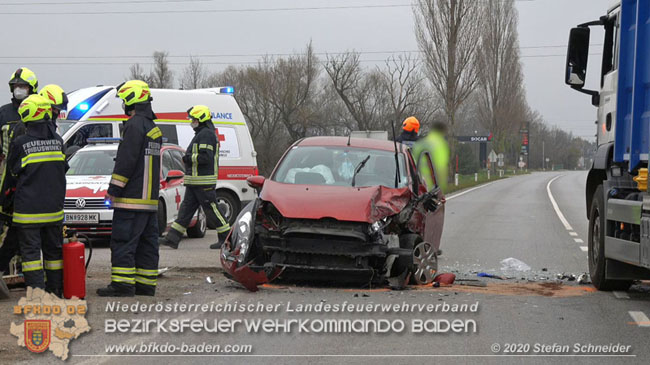 20201126 Schwerer Verkehrsunfall auf der LB210 im Freilandgebiet Traiskirchen-Tribuswinkel   Foto:  Stefan Schneider BFKDO BADEN