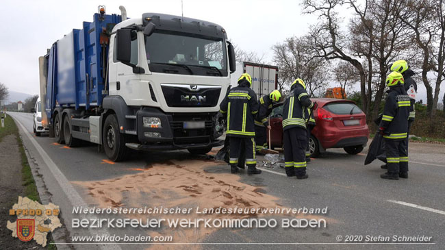 20201126 Schwerer Verkehrsunfall auf der LB210 im Freilandgebiet Traiskirchen-Tribuswinkel   Foto:  Stefan Schneider BFKDO BADEN