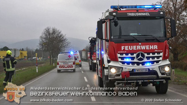 20201126 Schwerer Verkehrsunfall auf der LB210 im Freilandgebiet Traiskirchen-Tribuswinkel   Foto:  Stefan Schneider BFKDO BADEN