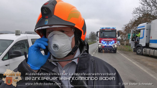 20201126 Schwerer Verkehrsunfall auf der LB210 im Freilandgebiet Traiskirchen-Tribuswinkel   Foto:  Stefan Schneider BFKDO BADEN