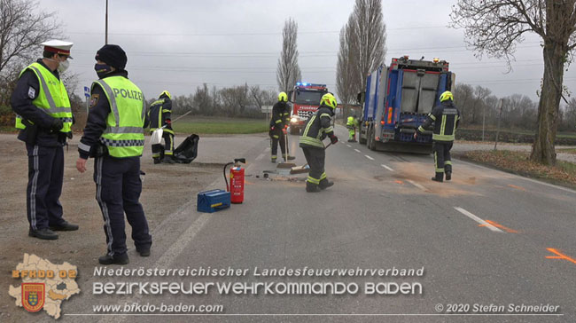 20201126 Schwerer Verkehrsunfall auf der LB210 im Freilandgebiet Traiskirchen-Tribuswinkel   Foto:  Stefan Schneider BFKDO BADEN