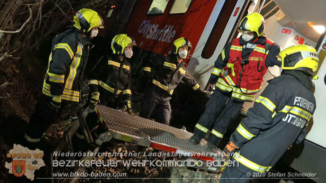 20201205 Unfall auf der Sdbahnstrecke bei Kottingbrunn  Foto:  Stefan Schneider BFKDO BADEN