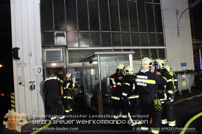 20201214 Dachstuhlbrand einer Fabrikshalle in Enzesfeld  Foto:  ASB Markus Hackl AFK Pottentsein