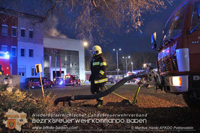 20201214 Dachstuhlbrand einer Fabrikshalle in Enzesfeld  Foto:  ASB Markus Hackl AFK Pottentsein