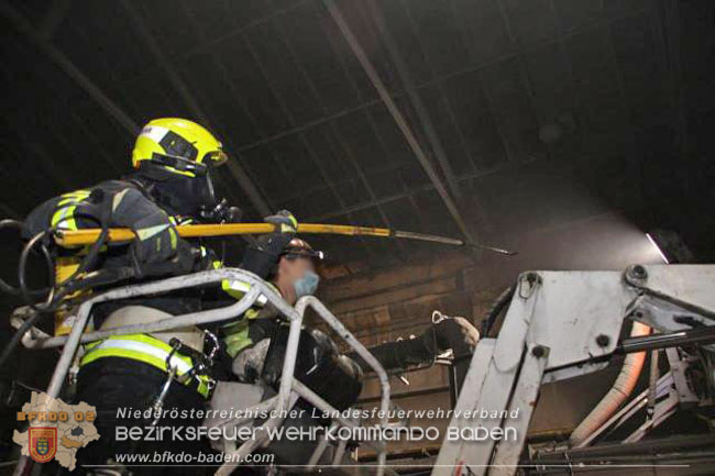 20201214 Dachstuhlbrand einer Fabrikshalle in Enzesfeld  Foto:  FF Berndorf-Stadt
