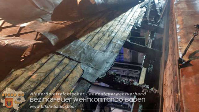 20201214 Dachstuhlbrand einer Fabrikshalle in Enzesfeld  Foto:  Gerald Hinterreiter