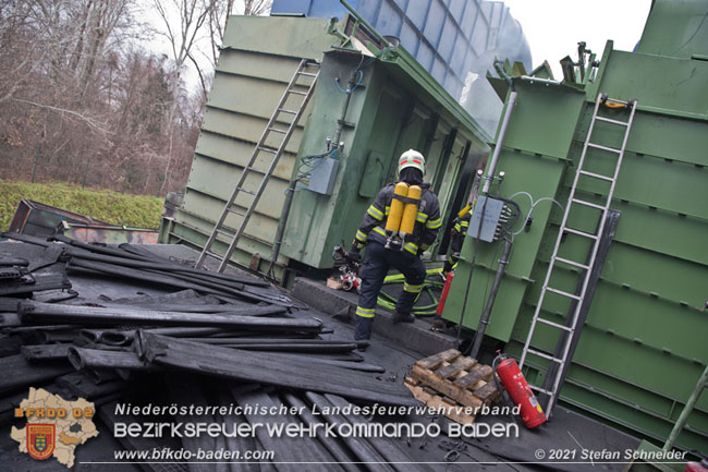 20210105 Brand einer Filteranlage während Revisionsarbeiten in Enzesfeld Foto: © Stefan Schneider BFKDO Baden 20210105 Brand einer Filteranlage während Revisionsarbeiten in Enzesfeld Foto: © Stefan Schneider BFKDO Baden