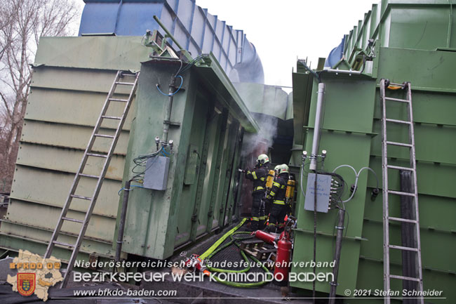 20210105 Brand einer Filteranlage während Revisionsarbeiten in Enzesfeld Foto: © Stefan Schneider BFKDO Baden 20210105 Brand einer Filteranlage während Revisionsarbeiten in Enzesfeld Foto: © Stefan Schneider BFKDO Baden