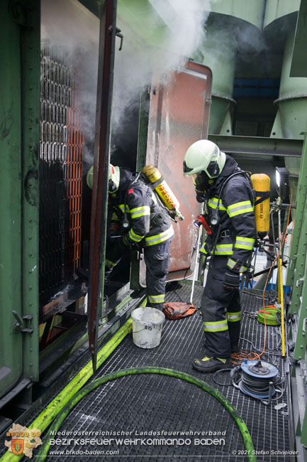 20210105 Brand einer Filteranlage während Revisionsarbeiten in Enzesfeld Foto: © Stefan Schneider BFKDO Baden 20210105 Brand einer Filteranlage während Revisionsarbeiten in Enzesfeld Foto: © Stefan Schneider BFKDO Baden