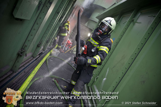 20210105 Brand einer Filteranlage während Revisionsarbeiten in Enzesfeld Foto: © Stefan Schneider BFKDO Baden 20210105 Brand einer Filteranlage während Revisionsarbeiten in Enzesfeld Foto: © Stefan Schneider BFKDO Baden
