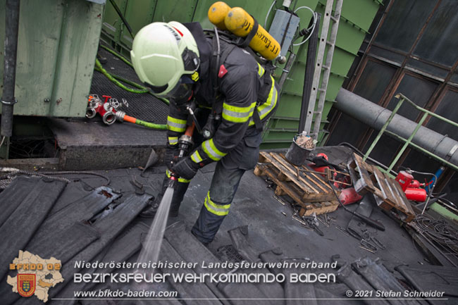 20210105 Brand einer Filteranlage während Revisionsarbeiten in Enzesfeld Foto: © Stefan Schneider BFKDO Baden 20210105 Brand einer Filteranlage während Revisionsarbeiten in Enzesfeld Foto: © Stefan Schneider BFKDO Baden