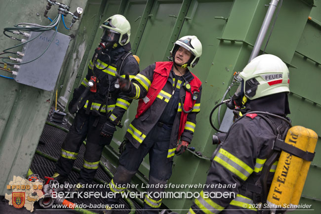 20210105 Brand einer Filteranlage während Revisionsarbeiten in Enzesfeld Foto: © Stefan Schneider BFKDO Baden 20210105 Brand einer Filteranlage während Revisionsarbeiten in Enzesfeld Foto: © Stefan Schneider BFKDO Baden