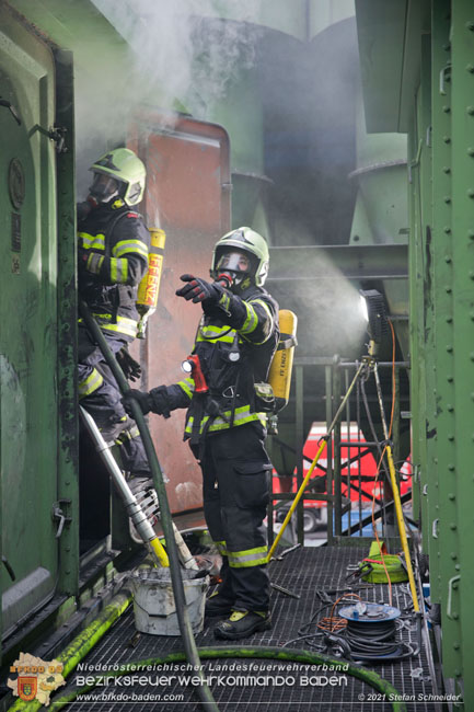 20210105 Brand einer Filteranlage während Revisionsarbeiten in Enzesfeld Foto: © Stefan Schneider BFKDO Baden 20210105 Brand einer Filteranlage während Revisionsarbeiten in Enzesfeld Foto: © Stefan Schneider BFKDO Baden