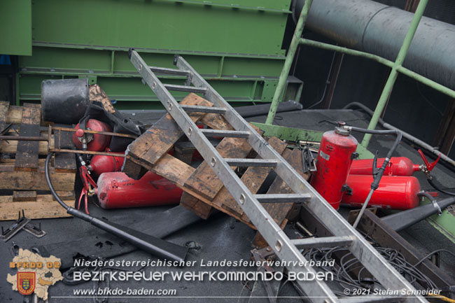 20210105 Brand einer Filteranlage während Revisionsarbeiten in Enzesfeld Foto: © Stefan Schneider BFKDO Baden 20210105 Brand einer Filteranlage während Revisionsarbeiten in Enzesfeld Foto: © Stefan Schneider BFKDO Baden