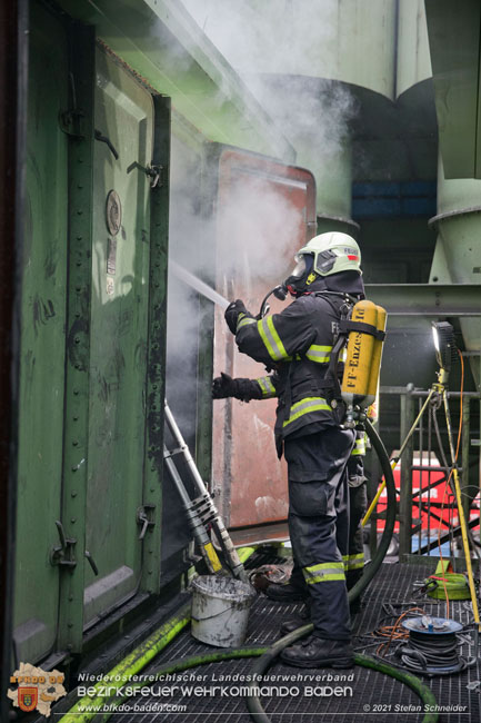 20210105 Brand einer Filteranlage während Revisionsarbeiten in Enzesfeld Foto: © Stefan Schneider BFKDO Baden 20210105 Brand einer Filteranlage während Revisionsarbeiten in Enzesfeld Foto: © Stefan Schneider BFKDO Baden