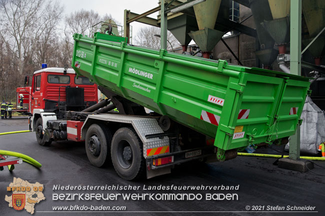 20210105 Brand einer Filteranlage während Revisionsarbeiten in Enzesfeld Foto: © Stefan Schneider BFKDO Baden 20210105 Brand einer Filteranlage während Revisionsarbeiten in Enzesfeld Foto: © Stefan Schneider BFKDO Baden