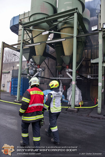 20210105 Brand einer Filteranlage während Revisionsarbeiten in Enzesfeld Foto: © Stefan Schneider BFKDO Baden 20210105 Brand einer Filteranlage während Revisionsarbeiten in Enzesfeld Foto: © Stefan Schneider BFKDO Baden