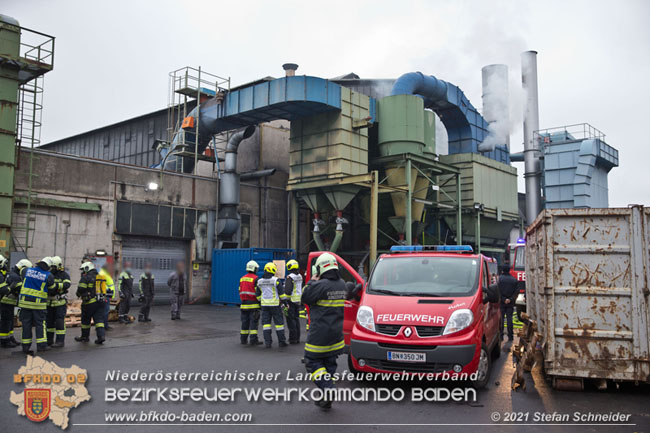20210105 Brand einer Filteranlage während Revisionsarbeiten in Enzesfeld Foto: © Stefan Schneider BFKDO Baden 20210105 Brand einer Filteranlage während Revisionsarbeiten in Enzesfeld Foto: © Stefan Schneider BFKDO Baden