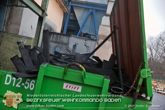 20210105 Brand einer Filteranlage während Revisionsarbeiten in Enzesfeld Foto: © Stefan Schneider BFKDO Baden 20210105 Brand einer Filteranlage während Revisionsarbeiten in Enzesfeld Foto: © Stefan Schneider BFKDO Baden