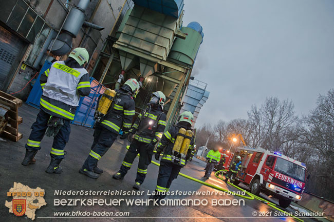 20210105 Brand einer Filteranlage während Revisionsarbeiten in Enzesfeld Foto: © Stefan Schneider BFKDO Baden 20210105 Brand einer Filteranlage während Revisionsarbeiten in Enzesfeld Foto: © Stefan Schneider BFKDO Baden