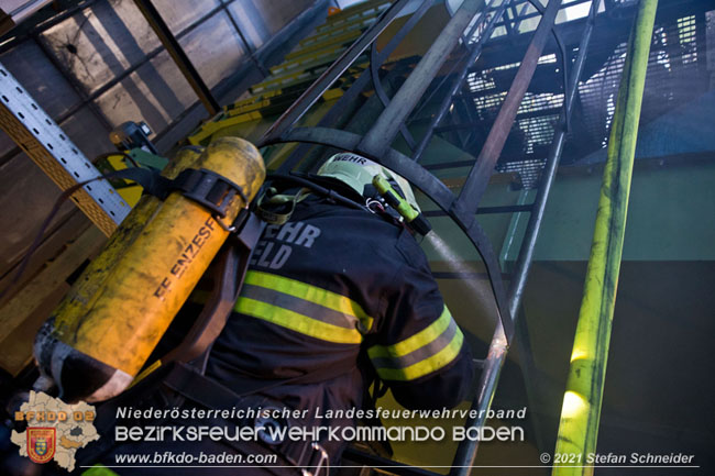 20210105 Brand einer Filteranlage während Revisionsarbeiten in Enzesfeld Foto: © Stefan Schneider BFKDO Baden 20210105 Brand einer Filteranlage während Revisionsarbeiten in Enzesfeld Foto: © Stefan Schneider BFKDO Baden