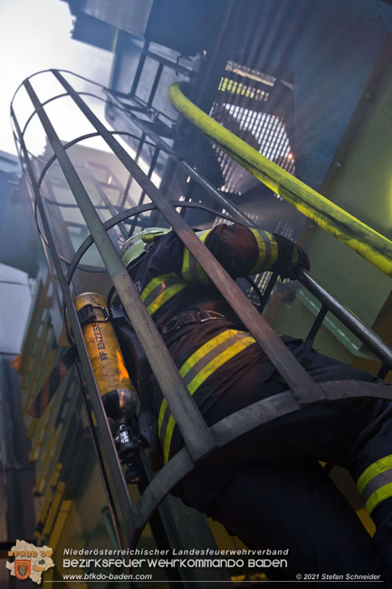20210105 Brand einer Filteranlage während Revisionsarbeiten in Enzesfeld Foto: © Stefan Schneider BFKDO Baden 20210105 Brand einer Filteranlage während Revisionsarbeiten in Enzesfeld Foto: © Stefan Schneider BFKDO Baden