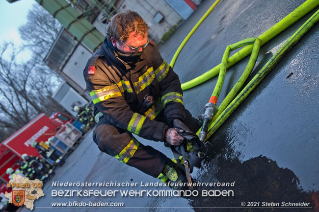 20210105 Brand einer Filteranlage während Revisionsarbeiten in Enzesfeld Foto: © Stefan Schneider BFKDO Baden 20210105 Brand einer Filteranlage während Revisionsarbeiten in Enzesfeld Foto: © Stefan Schneider BFKDO Baden