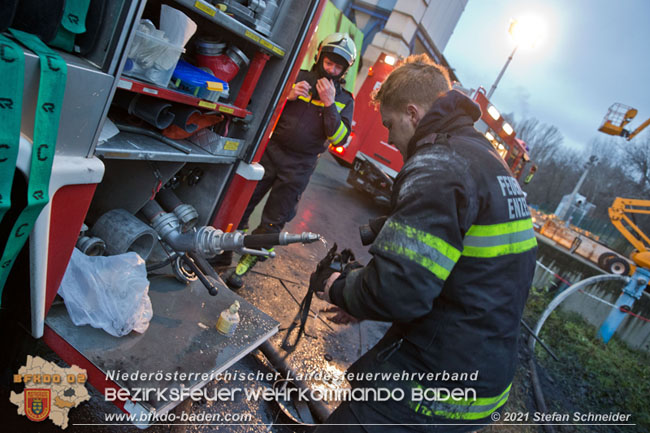 20210105 Brand einer Filteranlage während Revisionsarbeiten in Enzesfeld Foto: © Stefan Schneider BFKDO Baden 20210105 Brand einer Filteranlage während Revisionsarbeiten in Enzesfeld Foto: © Stefan Schneider BFKDO Baden
