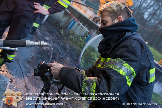 20210105 Brand einer Filteranlage während Revisionsarbeiten in Enzesfeld Foto: © Stefan Schneider BFKDO Baden 20210105 Brand einer Filteranlage während Revisionsarbeiten in Enzesfeld Foto: © Stefan Schneider BFKDO Baden