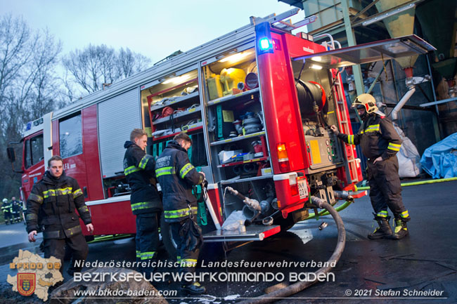 20210105 Brand einer Filteranlage während Revisionsarbeiten in Enzesfeld Foto: © Stefan Schneider BFKDO Baden 20210105 Brand einer Filteranlage während Revisionsarbeiten in Enzesfeld Foto: © Stefan Schneider BFKDO Baden