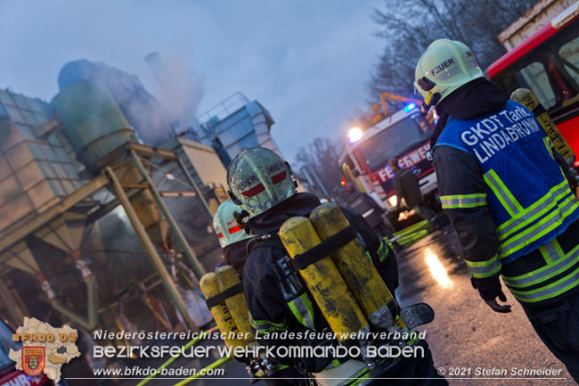 20210105 Brand einer Filteranlage während Revisionsarbeiten in Enzesfeld Foto: © Stefan Schneider BFKDO Baden 20210105 Brand einer Filteranlage während Revisionsarbeiten in Enzesfeld Foto: © Stefan Schneider BFKDO Baden