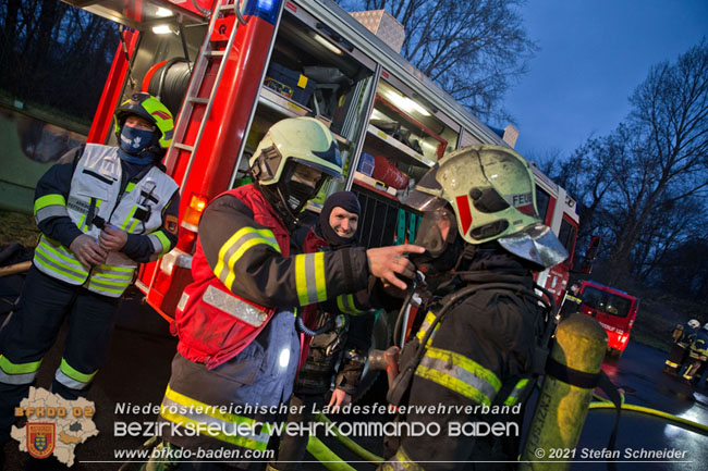 20210105 Brand einer Filteranlage während Revisionsarbeiten in Enzesfeld Foto: © Stefan Schneider BFKDO Baden 20210105 Brand einer Filteranlage während Revisionsarbeiten in Enzesfeld Foto: © Stefan Schneider BFKDO Baden