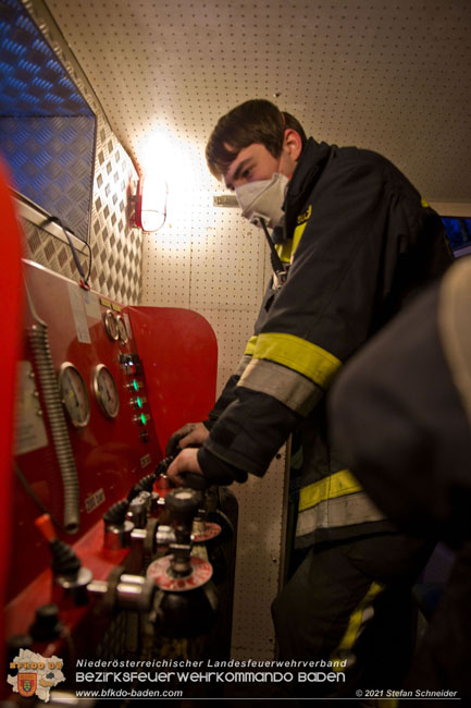 20210105 Brand einer Filteranlage während Revisionsarbeiten in Enzesfeld Foto: © Stefan Schneider BFKDO Baden 20210105 Brand einer Filteranlage während Revisionsarbeiten in Enzesfeld Foto: © Stefan Schneider BFKDO Baden