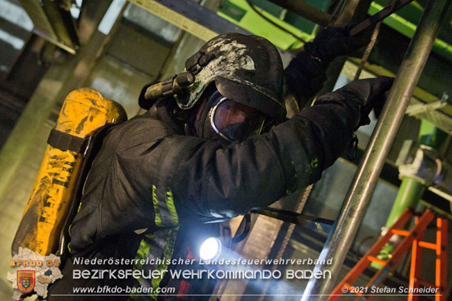 20210105 Brand einer Filteranlage während Revisionsarbeiten in Enzesfeld Foto: © Stefan Schneider BFKDO Baden 20210105 Brand einer Filteranlage während Revisionsarbeiten in Enzesfeld Foto: © Stefan Schneider BFKDO Baden