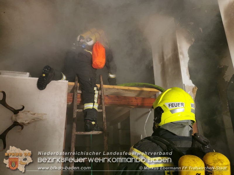 20210114 Brand in einer Traiskirchner Mansardenwohnung   Foto:  Markus Ebermann FF Traiskirchen-Stadt