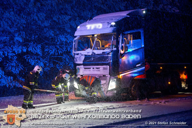 20210126 Totalsperre der A21 wegen hängengebliebener Lkws Foto: © Stefan Schneider BFKDO Baden 20210126 Totalsperre der A21 wegen hängengebliebener Lkws Foto: © Stefan Schneider BFKDO Baden