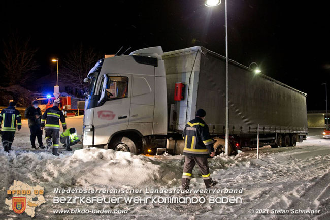 20210126 hängengebliebener Lkw in Alland  Foto: © Stefan Schneider BFKDO Baden