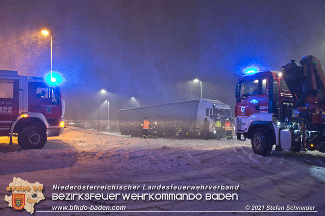 20210126 hängengebliebener Lkw in Alland  Foto: © Stefan Schneider BFKDO Baden